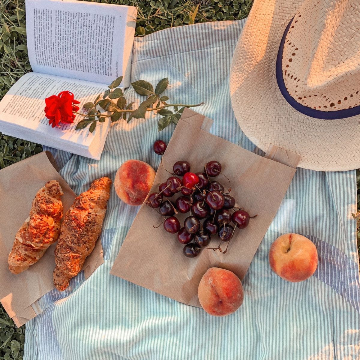 zingeving-romantiek-croissant-kersen